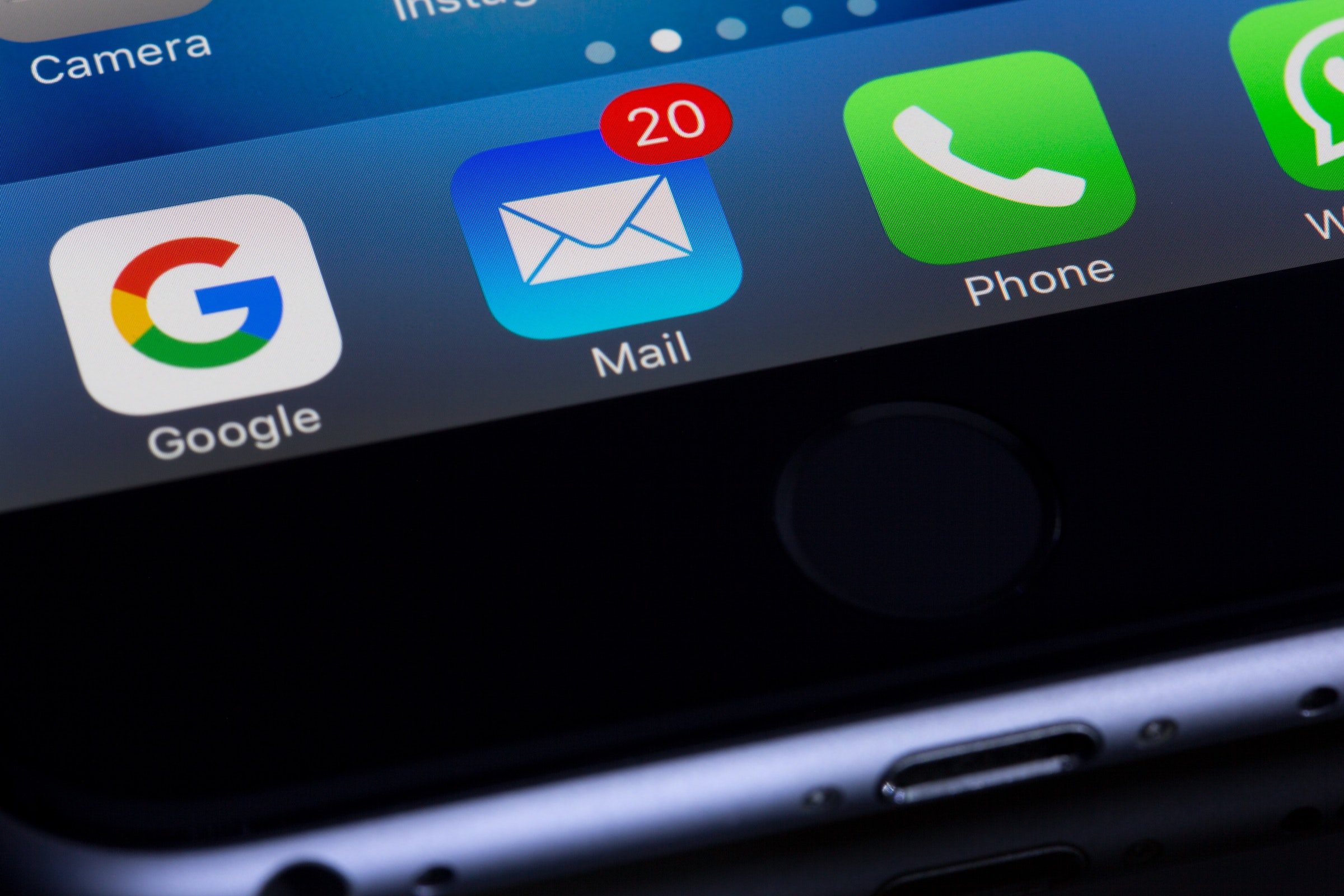 e-mail à l'écran - Photo par Torsten Dettlaff de Pexels