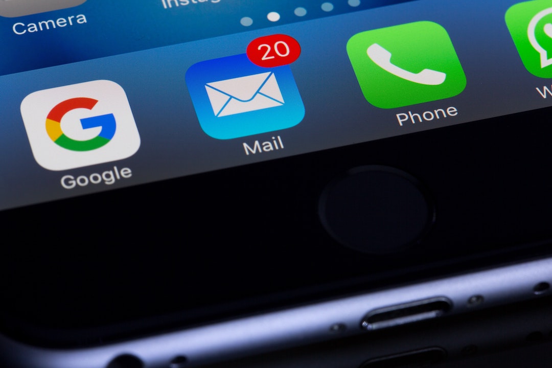 e-mail à l'écran - Photo par Torsten Dettlaff de Pexels