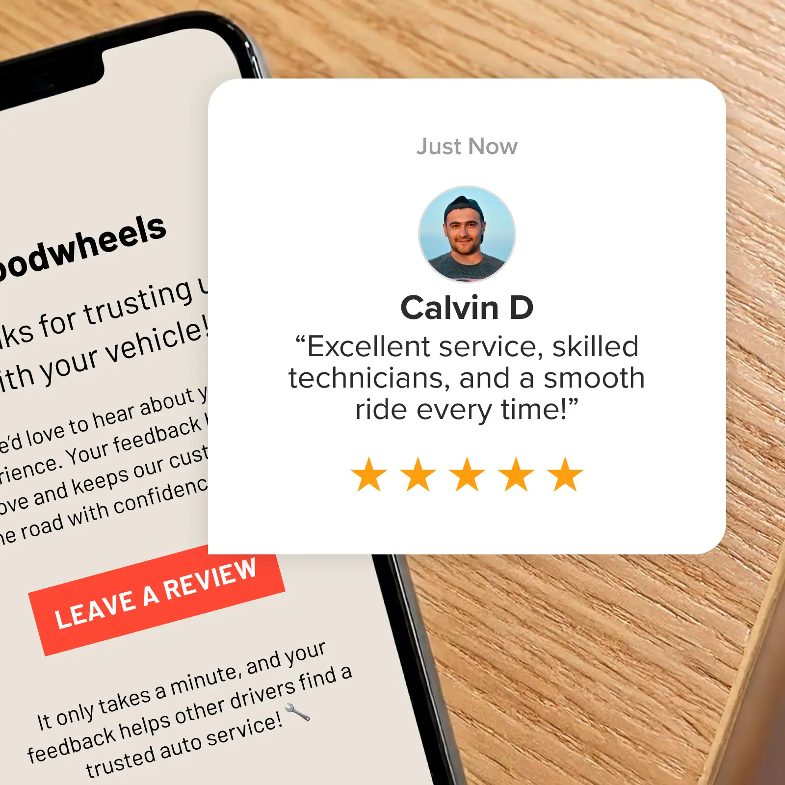Un e-mail de demande d’avis à côté de l’avis d’un client.
