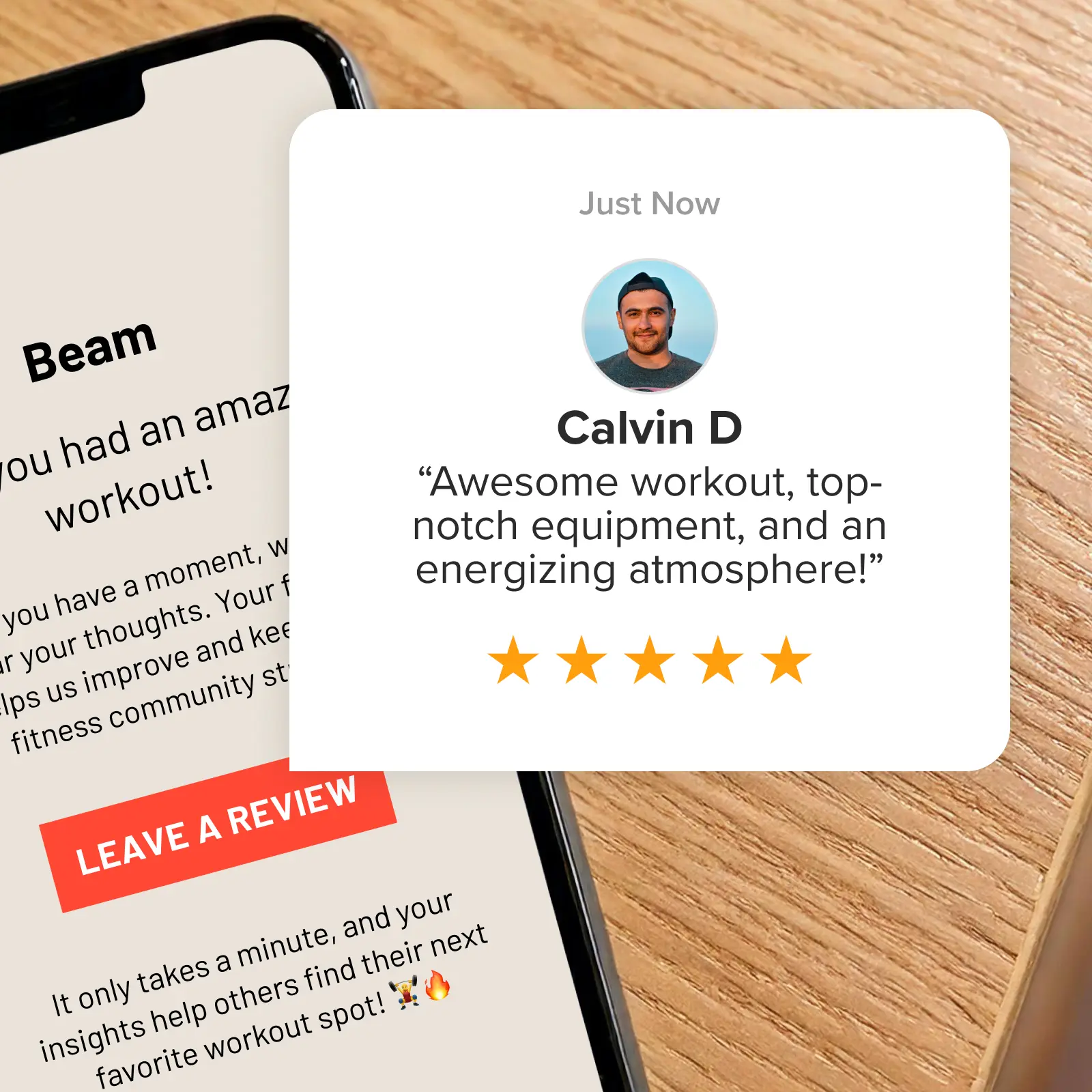 Un e-mail de demande d’avis à côté de l’avis d’un client.